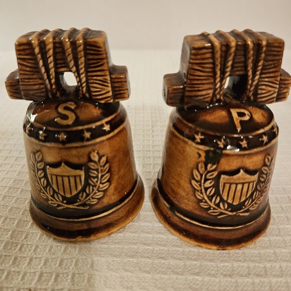 Vtg. Ceramic Salt & Pepper Shakers-Liberty Bell/US Flag/Drum-made in Japan - Picture 2 of 4